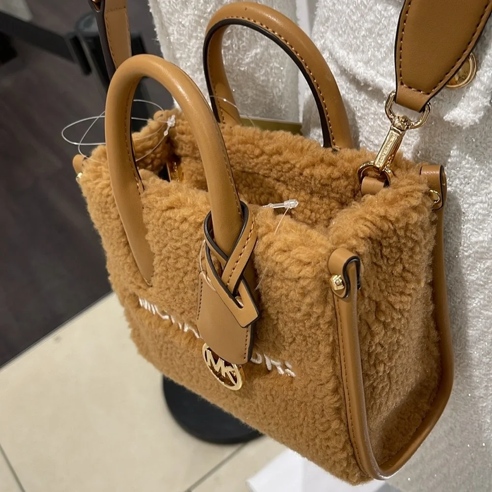 Michael Kors Mirella Extra-Small Sherpa XS SHOPPER XBODY
SHEARLING Crossbody - Picture 2 of 16